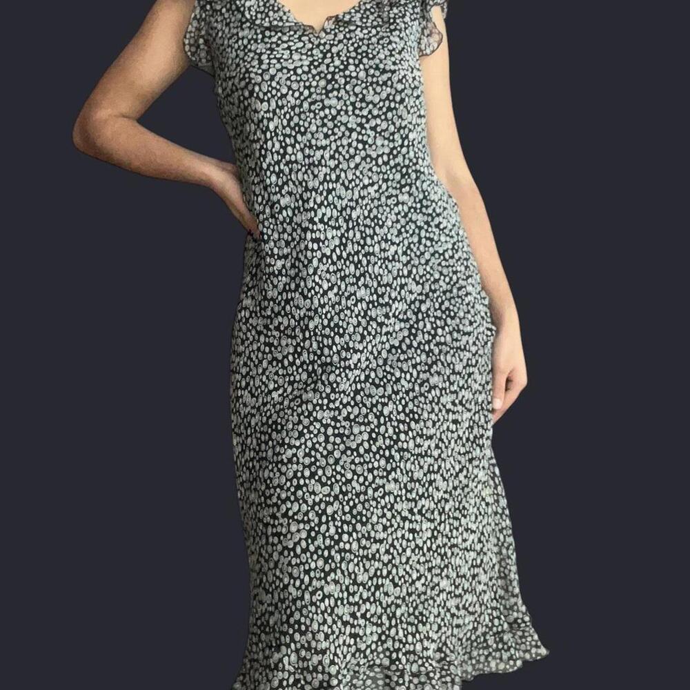 Floral midi dress with ruffle sleeves and V-neckline